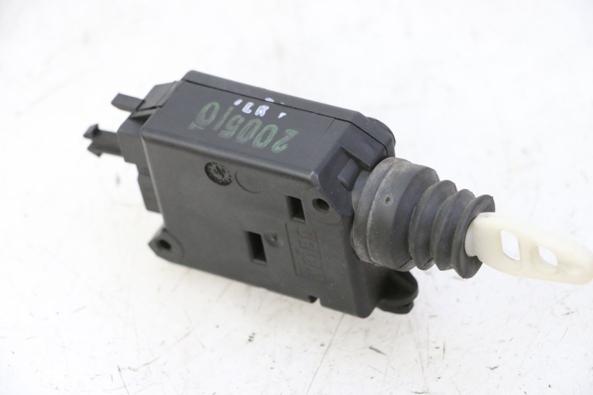 photo de TRUNK OPENING MOTOR PEUGEOT SATELIS 125 (2006 - 2009) - Technical close-up