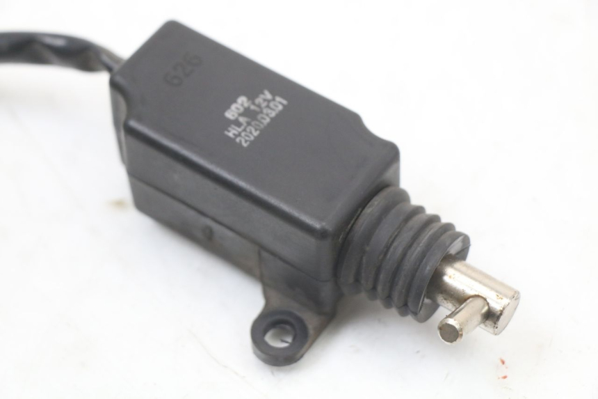 photo de TRUNK OPENING MOTOR PEUGEOT TWEET 125 (2018 - 2021) - Zoom on usage condition