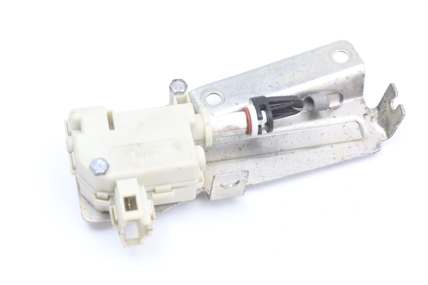 photo de TRUNK OPENING MOTOR PIAGGIO X10 125 (2012 - 2017) - Component detail