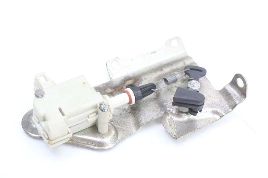 photo de TRUNK OPENING MOTOR PIAGGIO X10 125 (2012 - 2017) - Zoom on usage condition