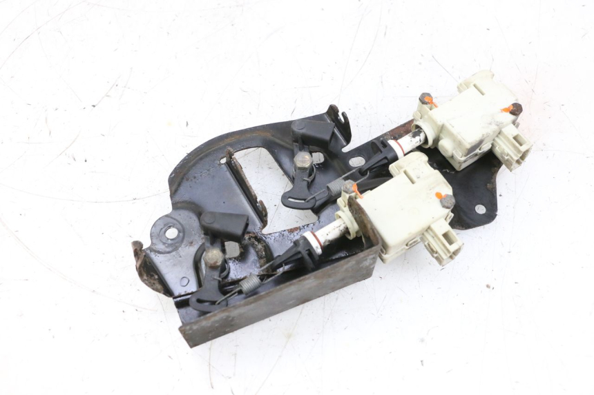 photo de SEAT LOCK ENGINE PIAGGIO X8 125 (2004 - 2007) - Main view