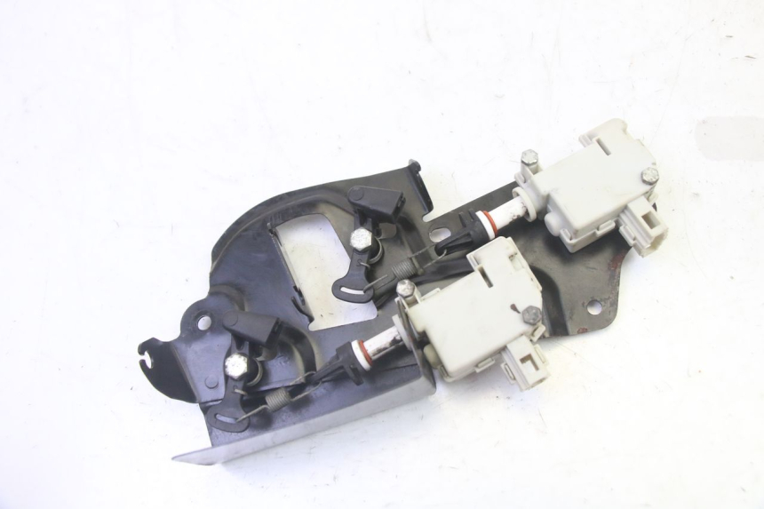 photo de SEAT LOCK ENGINE PIAGGIO XEVO - X EVO 125 (2007 - 2017) - Alternative perspective