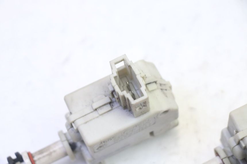 photo de SEAT LOCK ENGINE PIAGGIO XEVO - X EVO 125 (2007 - 2017) - Zoom on usage condition