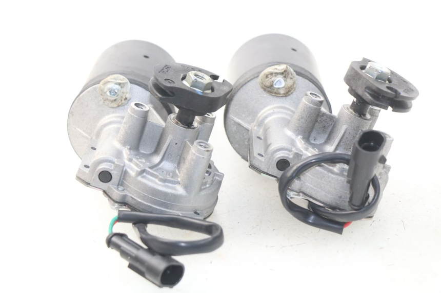 photo de ROLL LOCK ENGINE PEUGEOT METROPOLIS 400 (2017 - 2020) - Technical close-up