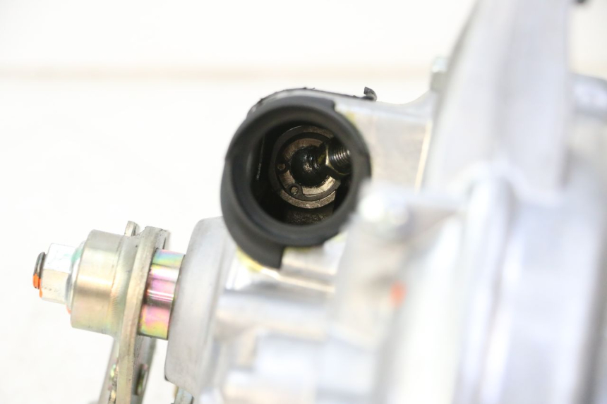 photo de ROLL LOCK ENGINE PIAGGIO MP3 HPE 310 (2024 - 2025) - Component zoom