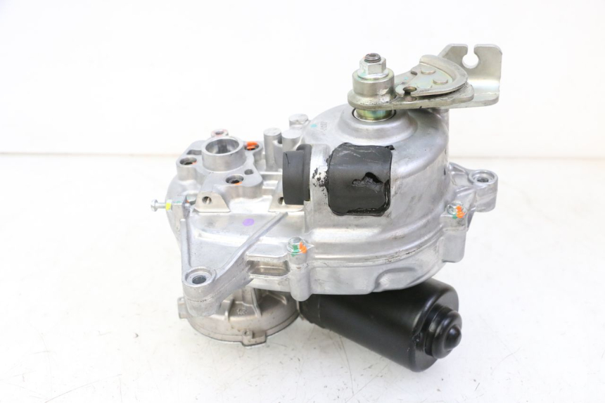photo de ROLL LOCK ENGINE PIAGGIO MP3 HPE 310 (2024 - 2025) - Zoom on usage condition