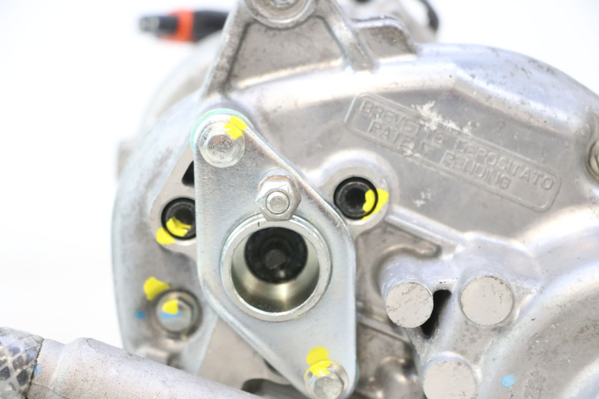 photo de ROLL LOCK ENGINE PIAGGIO MP3 HPE 530 (2022 - 2026) - Alternative angle