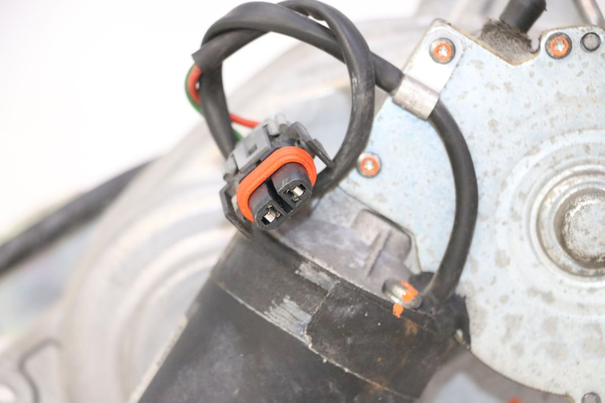 photo de ROLL LOCK ENGINE PIAGGIO MP3 LT 300 (2010 - 2016) - Distinctive features