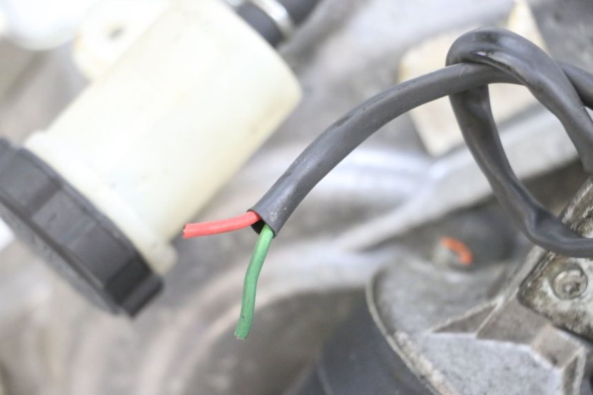 photo de ROLL LOCK ENGINE PIAGGIO MP3 125 (2006 - 2014) - Surface and material condition