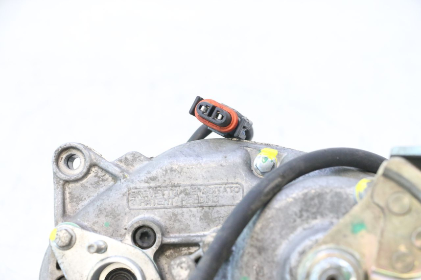 photo de ROLL LOCK ENGINE PIAGGIO MP3 500 (2016 - 2018) - High-resolution close-up