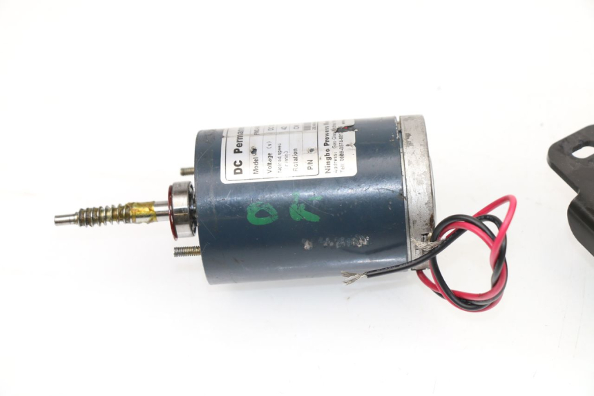 photo de ROLL LOCK ENGINE PEUGEOT METROPOLIS 400 (2011 - 2016) - Alternative perspective