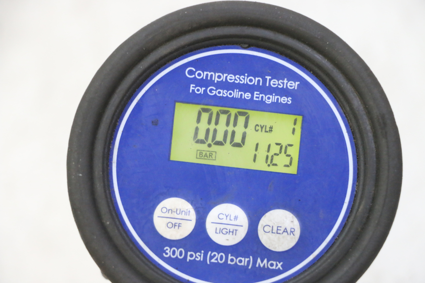 photo de ENGINE HONDA SCV LEAD 100 (2003 - 2007) - Surface and material condition