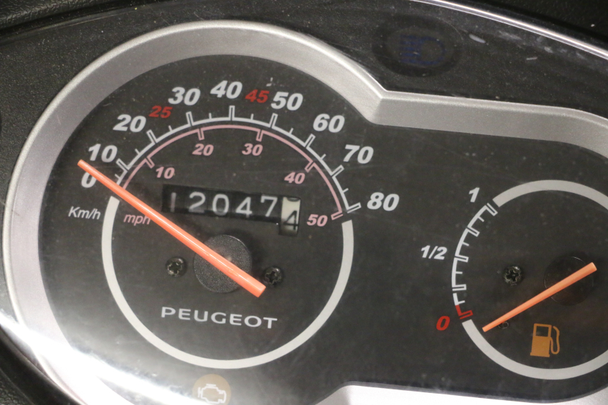 photo de ENGINE PEUGEOT TWEET PRO EFI 4T 50 (2021 - 2022) - Alternative perspective