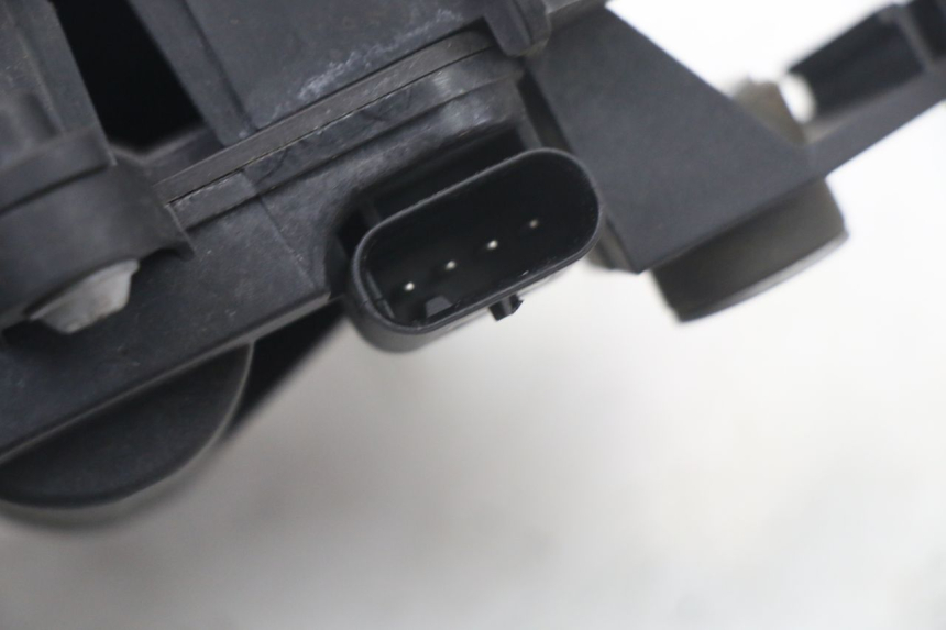 photo de EXHAUST VALVE ENGINE BMW S RR ABS S1000RR 1000 (2015 - 2018) - Alternative perspective