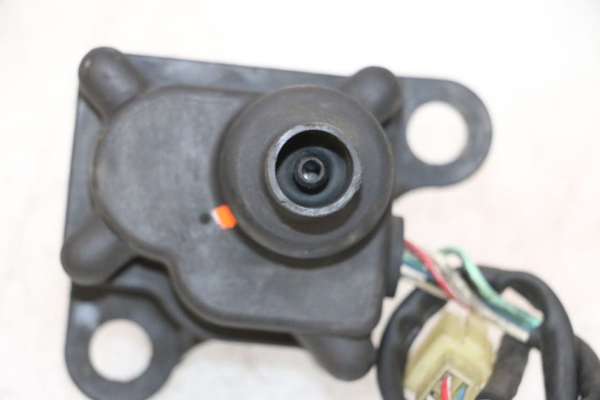 photo de EXHAUST VALVE ENGINE HONDA NSR R 125 (1994 - 2003) - Fixing points details