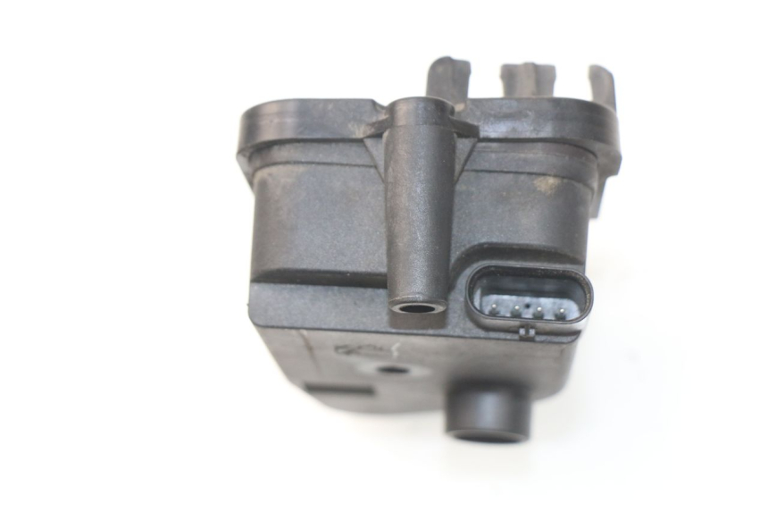 photo de EXHAUST VALVE ENGINE BMW S RR ABS S1000RR 1000 (2009 - 2011) - Alternative perspective