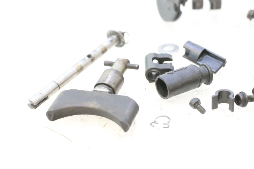 photo de EXHAUST VALVE ENGINE YAMAHA WAVE RUNNER GP R 1200 (2000 - 2003) - Fixing points details
