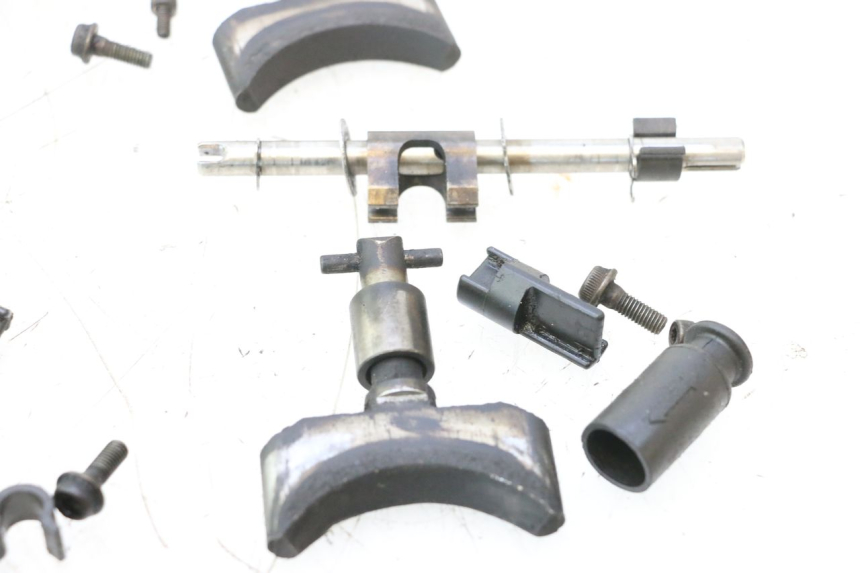 photo de EXHAUST VALVE ENGINE YAMAHA WAVE RUNNER GP R 1200 (2000 - 2003) - Markings and original references