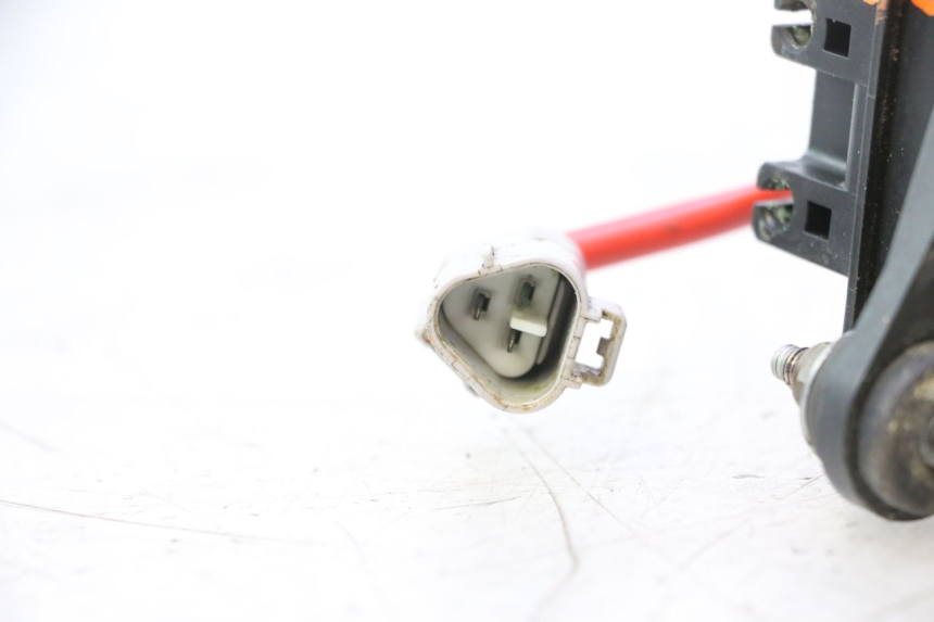 photo de EXHAUST VALVE ENGINE YAMAHA WAVE RUNNER GP R 1200 (2000 - 2003) - Alternative perspective