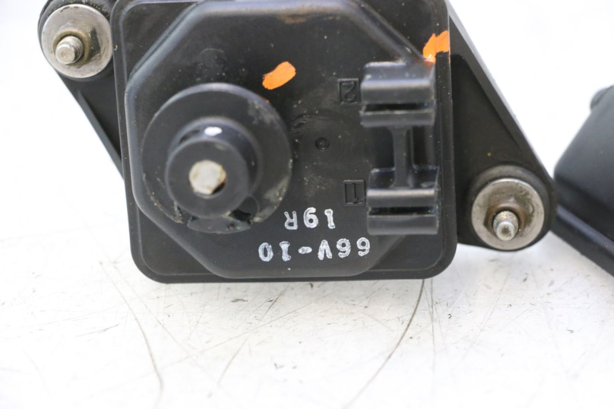 photo de EXHAUST VALVE ENGINE YAMAHA WAVE RUNNER GP R 1200 (2000 - 2003) - Surface and material condition