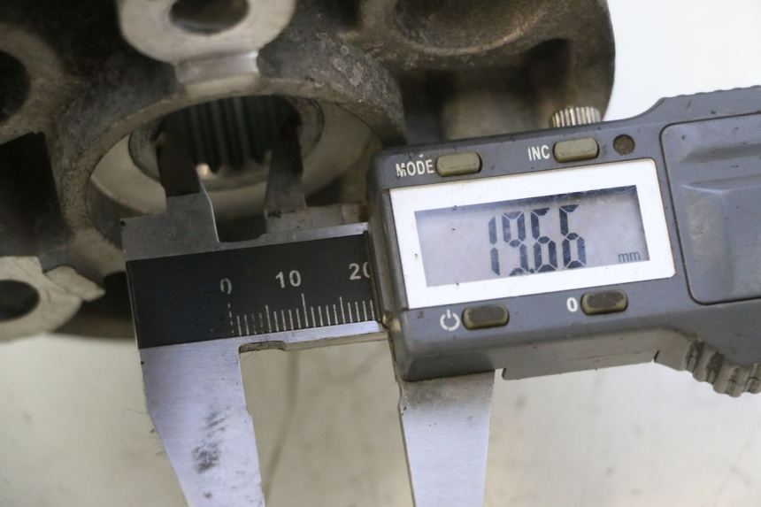 photo de REAR WHEEL HUB LONGJIA LJ50QT 8M 2T 50 (2010 - 2017) - Component detail