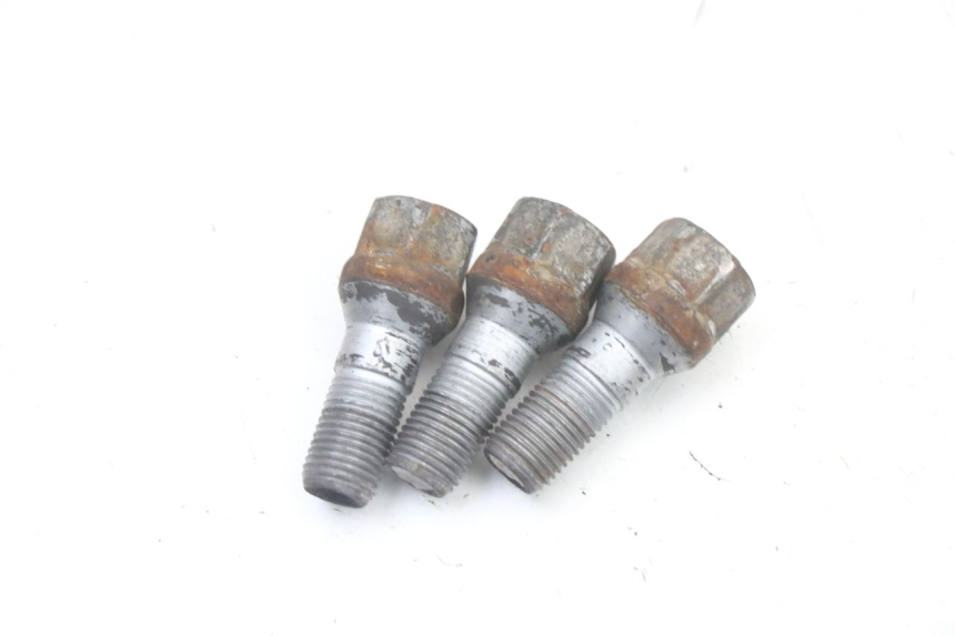 photo de REAR WHEEL HUB PEUGEOT CITYSTAR 50 (2013 - 2017) - Fixing points details