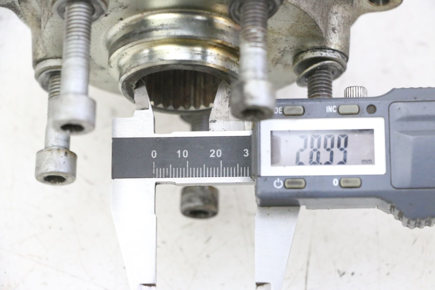 photo de REAR WHEEL HUB PIAGGIO VESPA GRANTURISMO 200 (2004 - 2005) - Component detail