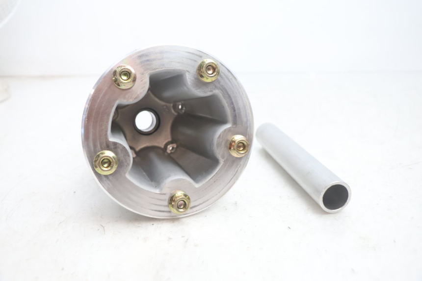 photo de REAR WHEEL HUB CAN-AM SPYDER RS 1000 (2008 - 2012) - Alternative perspective