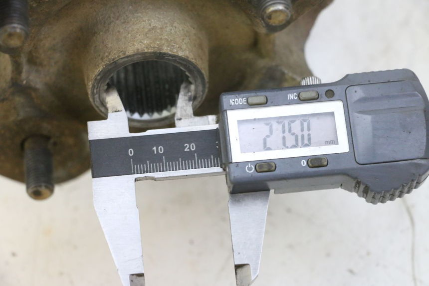 photo de REAR WHEEL HUB YAMAHA YFM GRIZZLY 550 (2008 - 2015) - Component detail