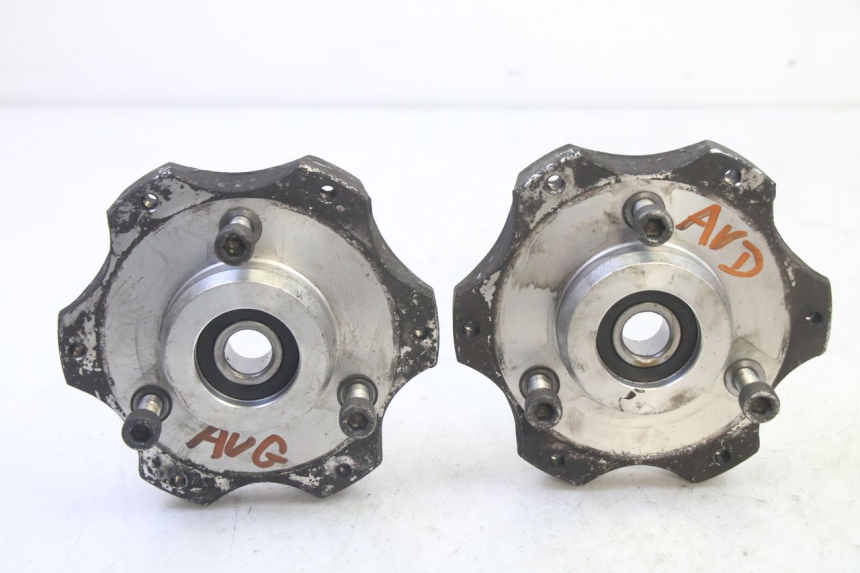 photo de FRONT WHEEL HUB QUADRO 4 4D 350 (2015 - 2018) - Alternative perspective