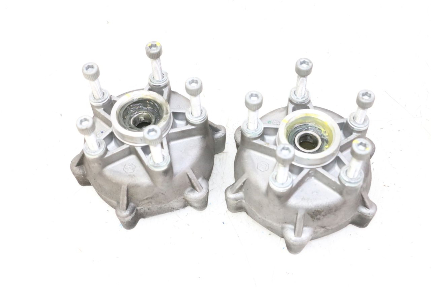 photo de FRONT WHEEL HUB PIAGGIO MP3 HPE 310 (2024 - 2025) - Alternative perspective