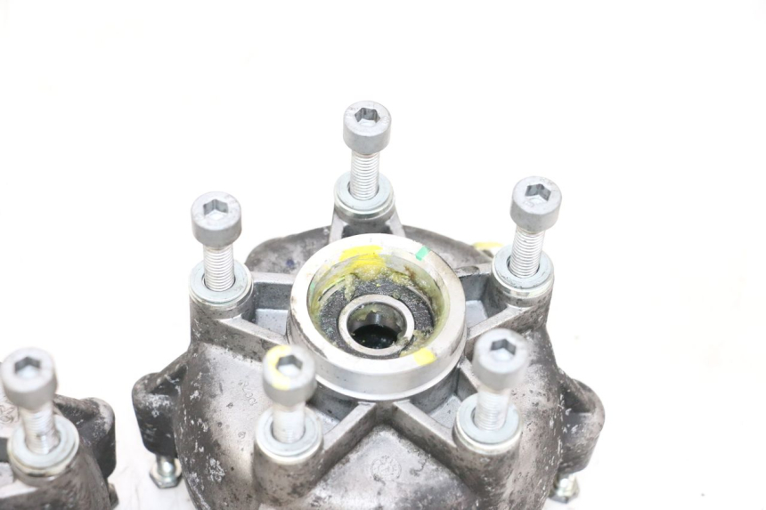photo de FRONT WHEEL HUB PIAGGIO MP3 HPE 300 (2019 - 2026) - Alternative perspective