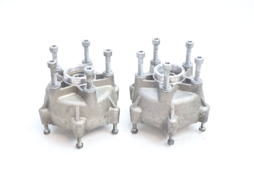 photo de FRONT WHEEL HUB PIAGGIO MP3 LT 400 (2007 - 2012) - Technical close-up