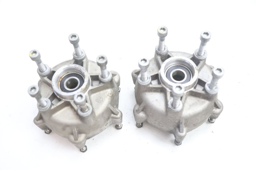 photo de FRONT WHEEL HUB PIAGGIO MP3 LT 400 (2007 - 2012) - Product overview