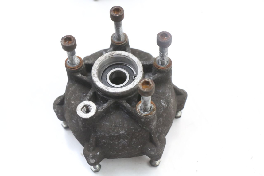 photo de FRONT WHEEL HUB PIAGGIO MP3 125 (2006 - 2014) - Alternative perspective