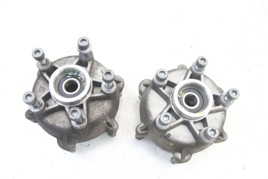 photo de FRONT WHEEL HUB PIAGGIO MP3 500 (2014 - 2017) - Fixing points details