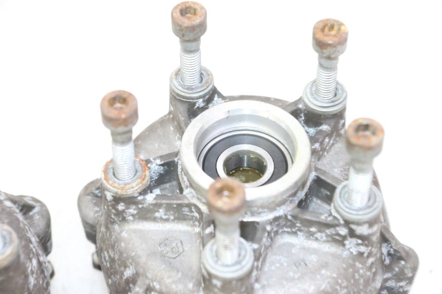 photo de FRONT WHEEL HUB PIAGGIO MP3 RL 250 (2006 - 2010) - Alternative perspective