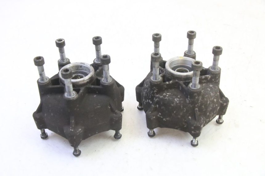 photo de FRONT WHEEL HUB PIAGGIO MP3 125 (2006 - 2014) - Zoom on usage condition