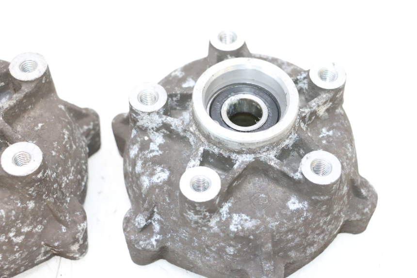 photo de FRONT WHEEL HUB PIAGGIO MP3 RL 250 (2006 - 2010) - Alternative perspective