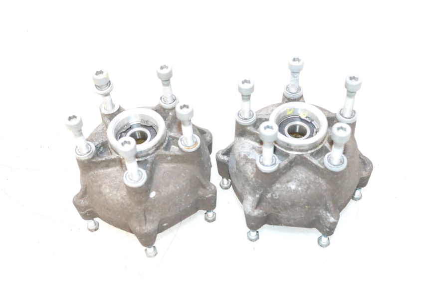 photo de FRONT WHEEL HUB PIAGGIO MP3 500 (2011 - 2015) - Markings and original references