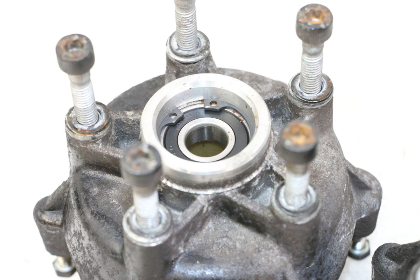 photo de FRONT WHEEL HUB PIAGGIO MP3 LT 400 (2007 - 2012) - Surface and material condition