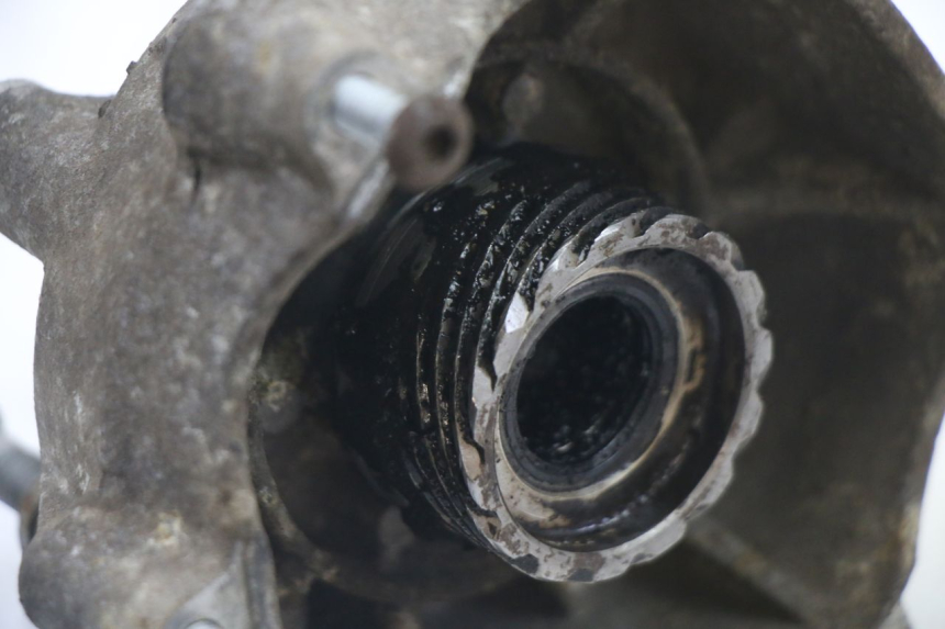 photo de FRONT WHEEL HUB PIAGGIO VESPA GRANTURISMO 125 (2003 - 2007) - Component detail