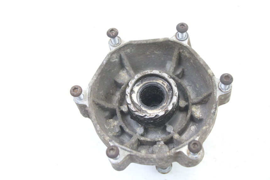 photo de FRONT WHEEL HUB PIAGGIO VESPA GRANTURISMO 125 (2003 - 2007) - Alternative perspective