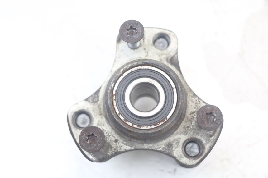 photo de FRONT WHEEL HUB PEUGEOT SPEEDFIGHT 100 (1997 - 2007) - Alternative perspective