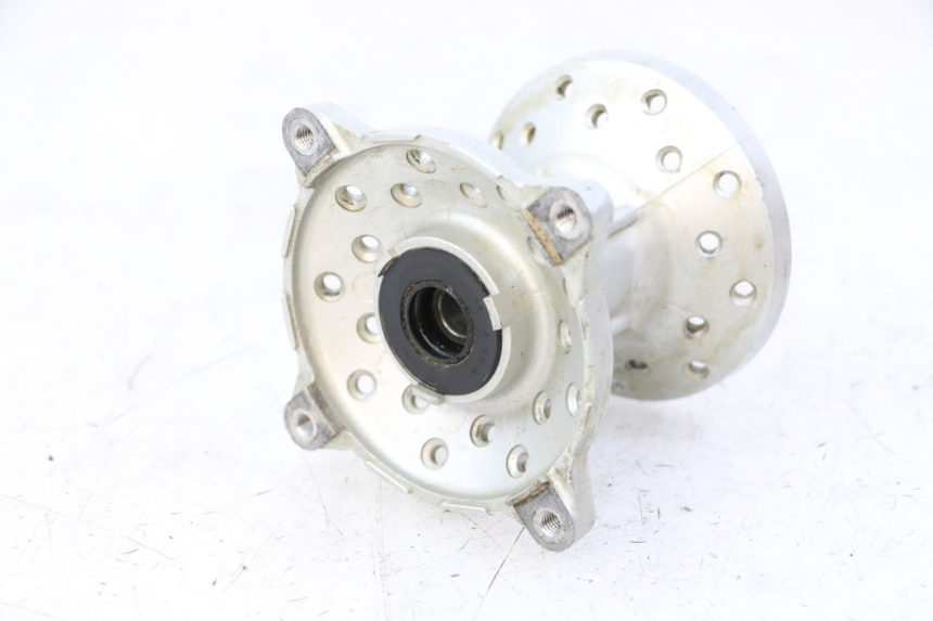 photo de FRONT WHEEL HUB YAMAHA TTR 125 (2000 - 2020) - Main view