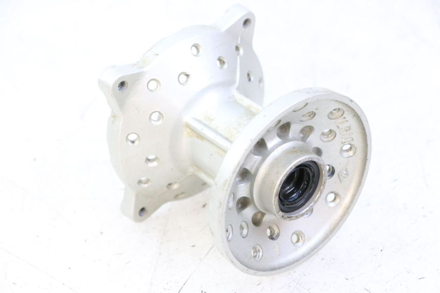 photo de FRONT WHEEL HUB YAMAHA TTR 125 (2000 - 2020) - Component detail