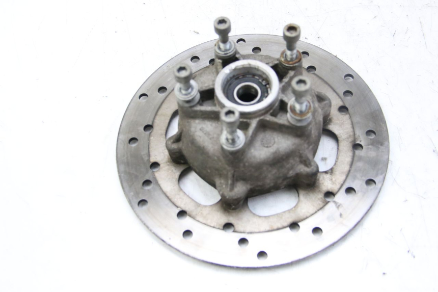 photo de FRONT WHEEL HUB PIAGGIO VESPA GRANTURISMO 125 (2003 - 2007) - Zoom on usage condition