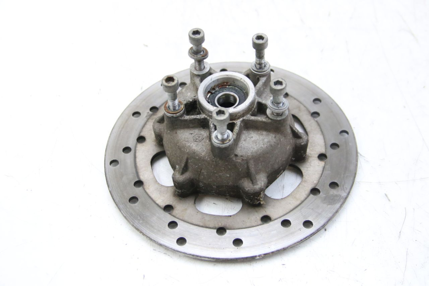 photo de FRONT WHEEL HUB PIAGGIO VESPA GRANTURISMO 125 (2003 - 2007) - Alternative perspective