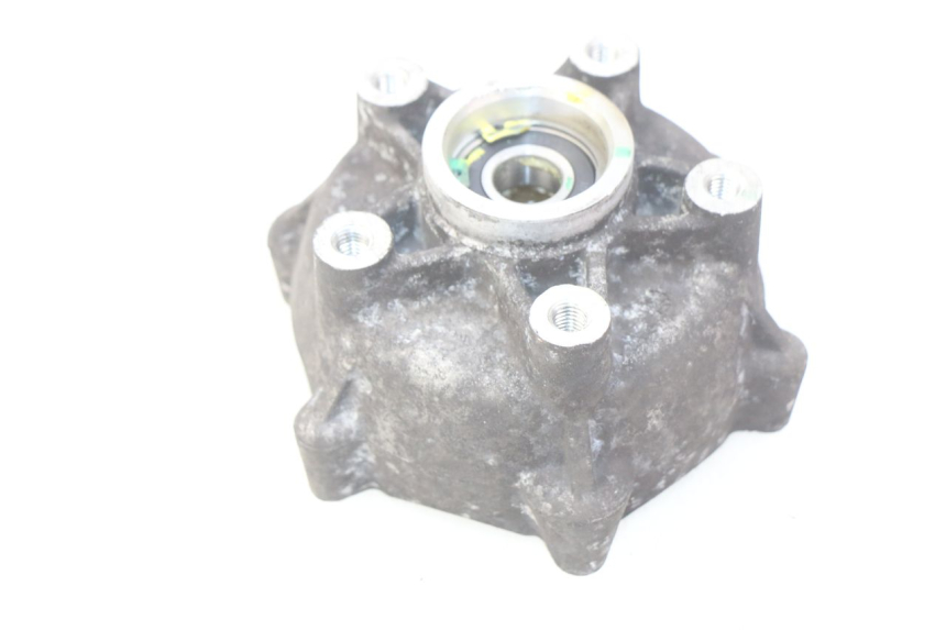 photo de FRONT WHEEL HUB PIAGGIO VESPA GTS IGET ABS 125 (2017 - 2023) - Zoom on usage condition