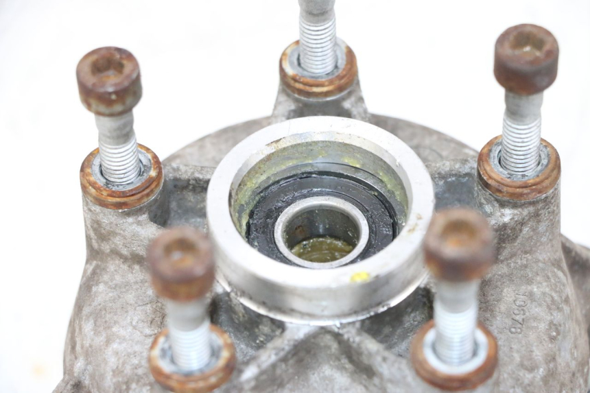 photo de FRONT WHEEL HUB PIAGGIO VESPA GTS SUPER IE 125 (2009 - 2016) - Zoom on usage condition